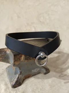 Halsband Blankleder — rot / 17 mm / 36 cm — schwarz